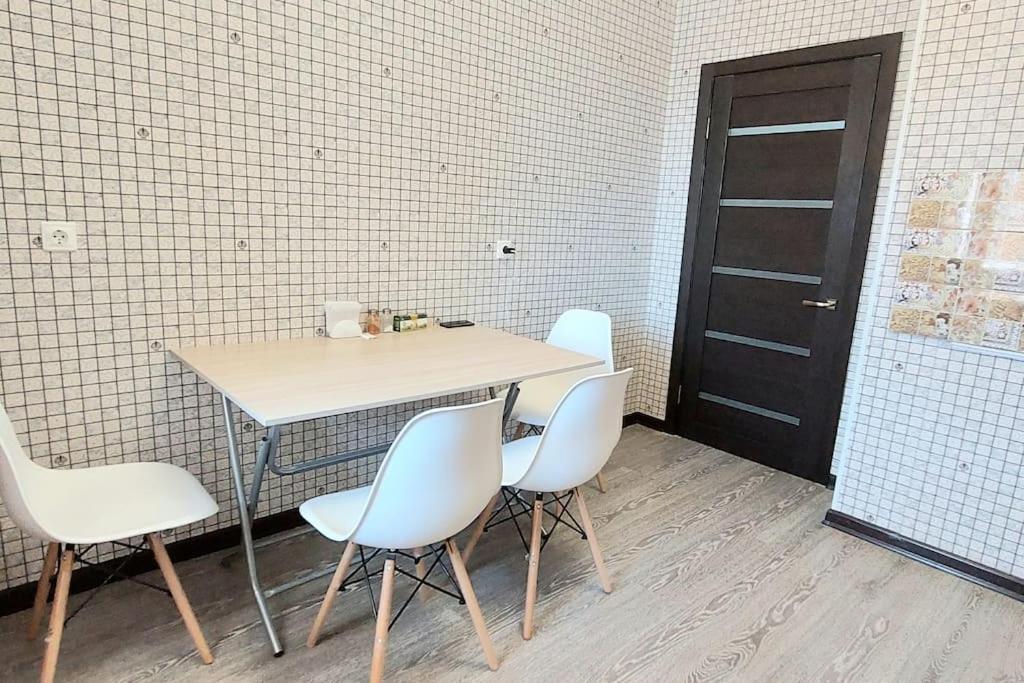 Appartamento Аэропорт 15 Минут Экспо Бульвар Akmola Esterno foto