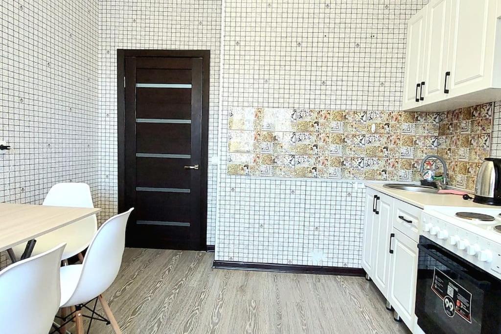 Appartamento Аэропорт 15 Минут Экспо Бульвар Akmola Esterno foto